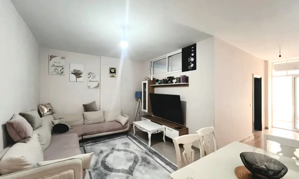 Shtepi me qera Apartament ne Tirane, 2+1, Mobilimi E mobiluar, Pagesa 500  Euro.