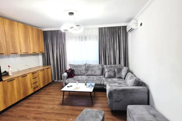 Jepet apartament 1+1 me qira tek Rruga e Elbasanit , prane Downtown One , Piramida .