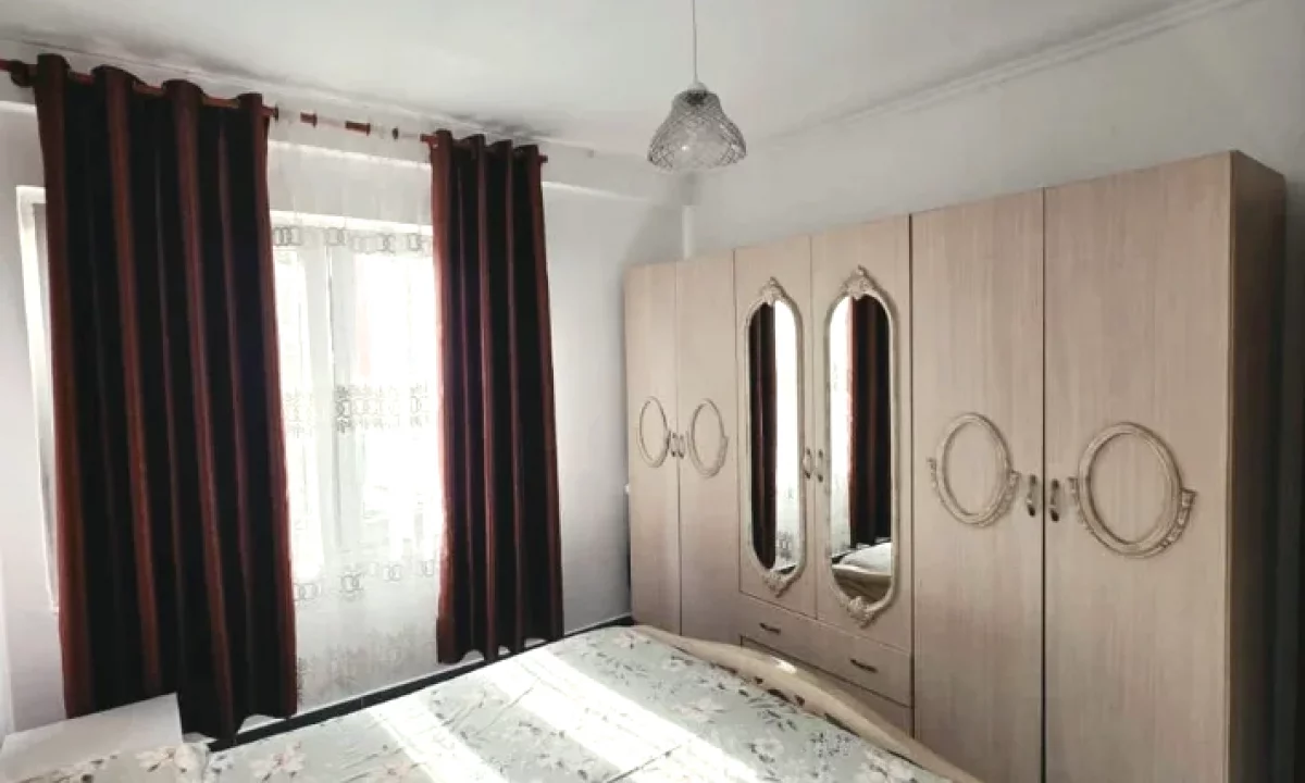 Shtepi me qera Apartament ne Tirane, 2+1, Mobilimi E mobiluar, Pagesa 400  Euro.