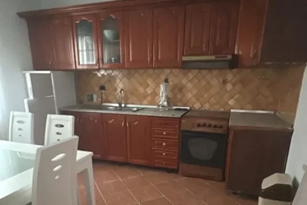 Jepet apartament 3+1 me qira ne Allias , Rruga Enver Begeja .
