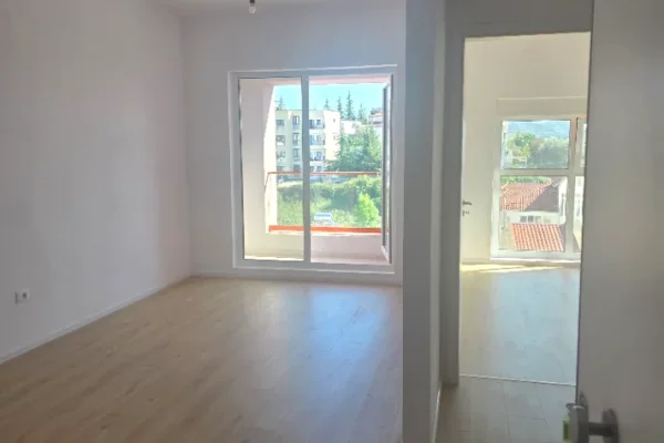 Ambient biznesi me qera 3+1 ne Tirane - 350 Euro