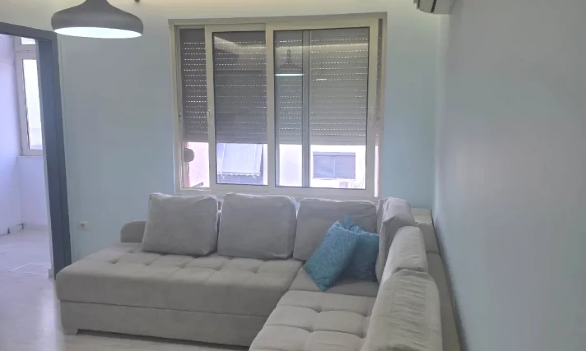 Shtepi me qera Apartament ne Tirane, 2+1, Mobilimi E mobiluar, Pagesa 450  Euro.