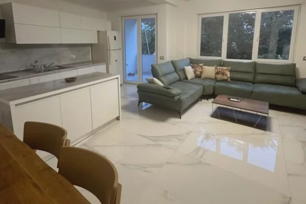 Shtepi me qera 2+1 ne Tirane - 750 Euro