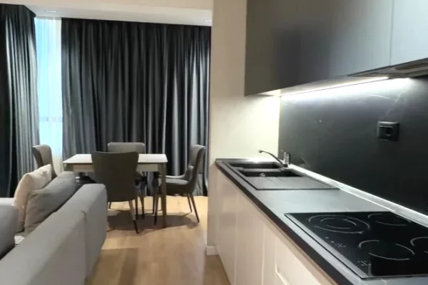 Shitet apartament 1+1 tek Komuna e Parisit , prane Lulishtes .