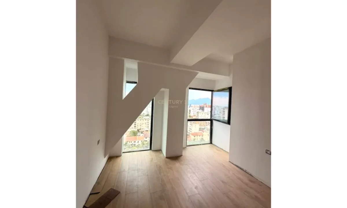 Shtepi ne shitje Apartament ne Tirane, Garsoniere, Mobilimi Bosh, pa mobiluar, Pagesa 118,000  Euro.
