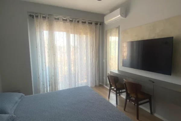 Shtepi me qera 3+1 ne Tirane - 1,700 Euro