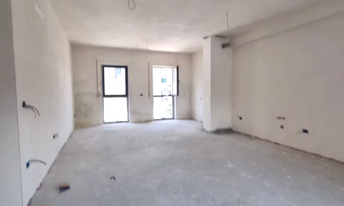 Shtepi ne shitje Apartament ne Tirane, 2+1, Mobilimi Bosh, pa mobiluar, Pagesa 209,715  Euro.