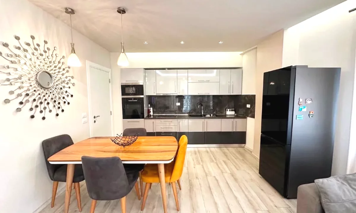 Shtepi ne shitje Apartament ne Tirane, 2+1, Mobilimi E mobiluar, Pagesa 300,000  Euro.