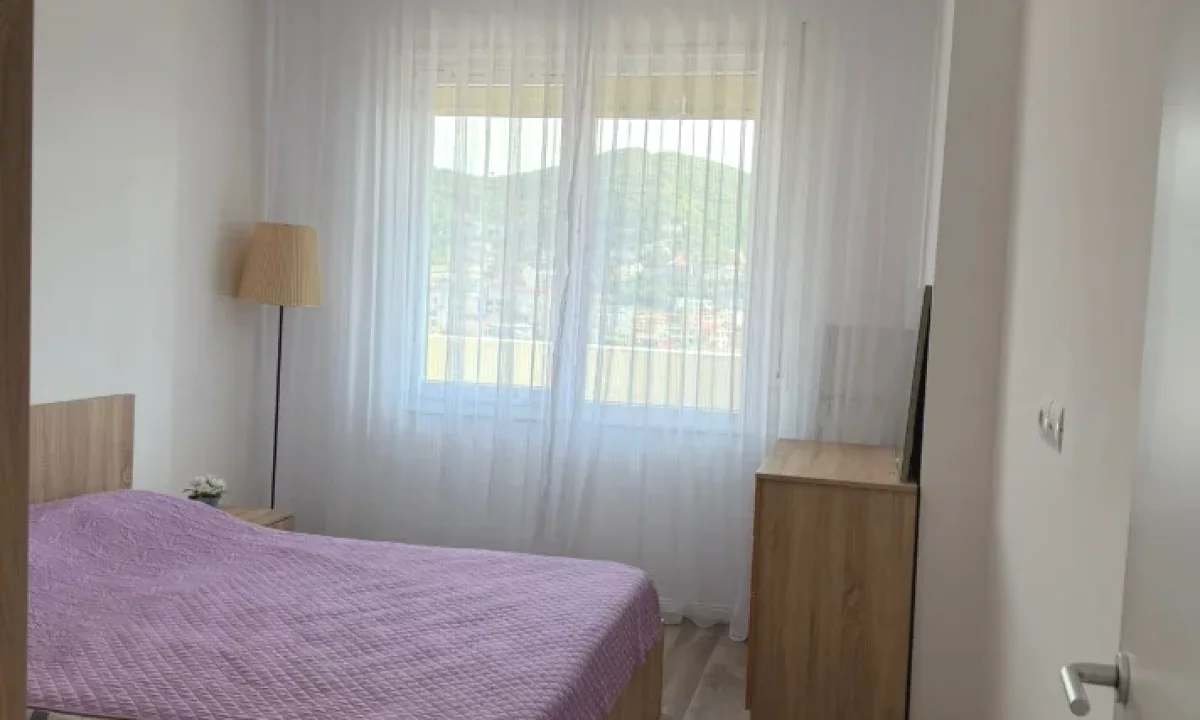Shtepi me qera Apartament ne Tirane, 2+1, Mobilimi E mobiluar, Pagesa 600  Euro.