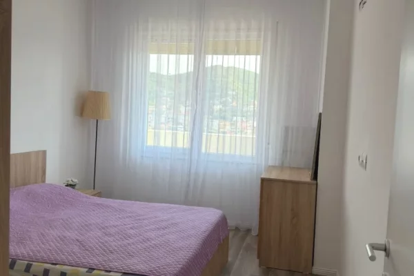 Jepet apartament 2+1 me qira tek Rezidenca Golden Park , Yzberisht , Misto Mame , Pallati me Shigjet