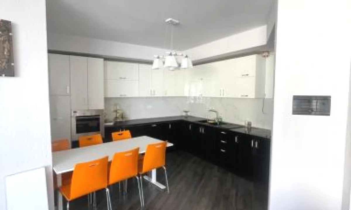 Shtepi ne shitje Apartament ne Tirane, 2+1, Mobilimi E mobiluar, Pagesa 155,000  Euro.