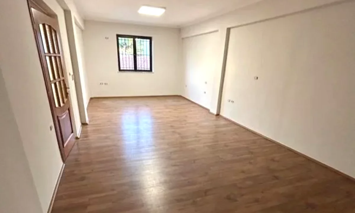 Jepet apartament 3+1 me qira tek Pazari i RI, prane Baby SPA Baby Power , Rruga e Elbasanit .