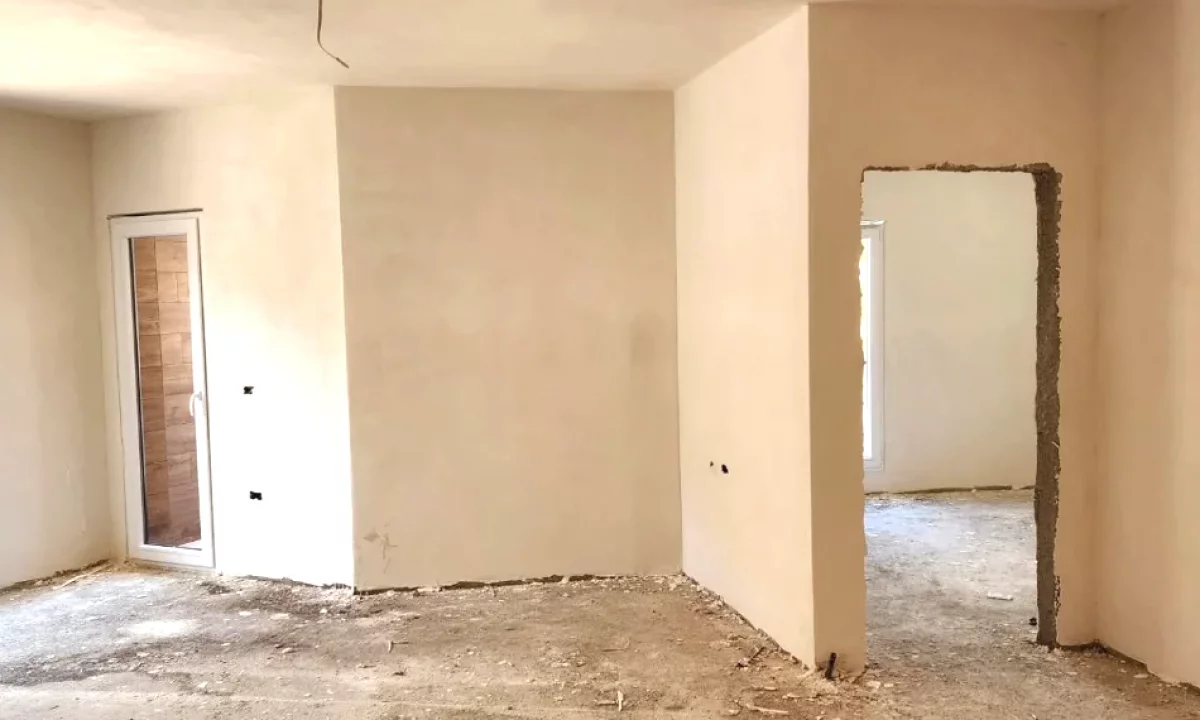 Shtepi ne shitje Apartament ne Tirane, 2+1, Mobilimi Bosh, pa mobiluar, Pagesa 255,000  Euro.