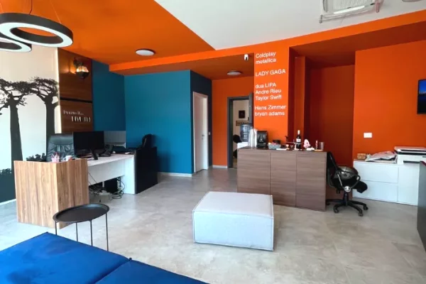 Ambient biznesi me qera 3+1 ne Tirane - 1,200 Euro