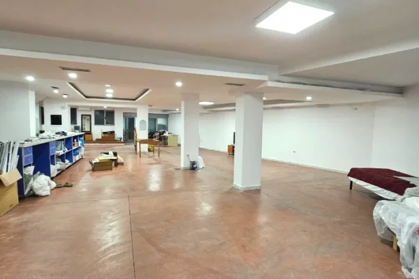 Ambient biznesi me qera 4+1 ne Tirane - 2,000 Euro