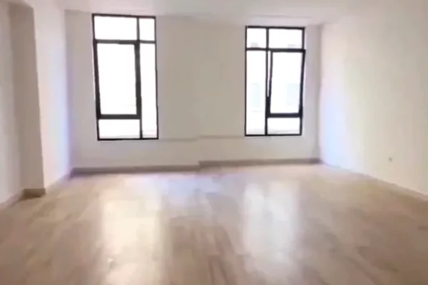 Ambient biznesi me qera 3+1 ne Tirane - 2,300 Euro
