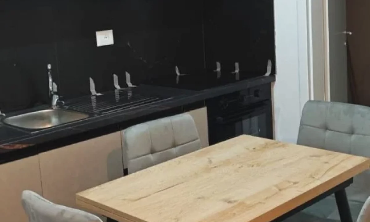 Shtepi me qera Apartament ne Tirane, 1+1, Mobilimi E mobiluar, Pagesa 370  Euro.