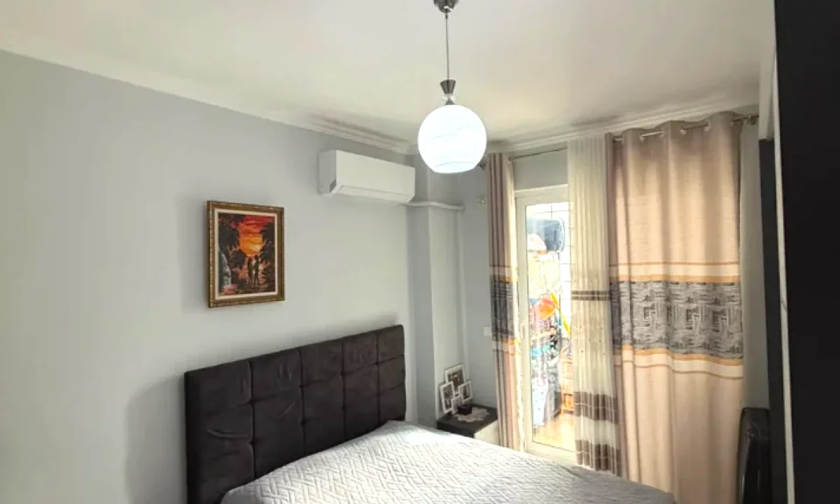 Shtepi me qera Apartament ne Tirane, 2+1, Mobilimi E mobiluar, Pagesa 800  Euro.