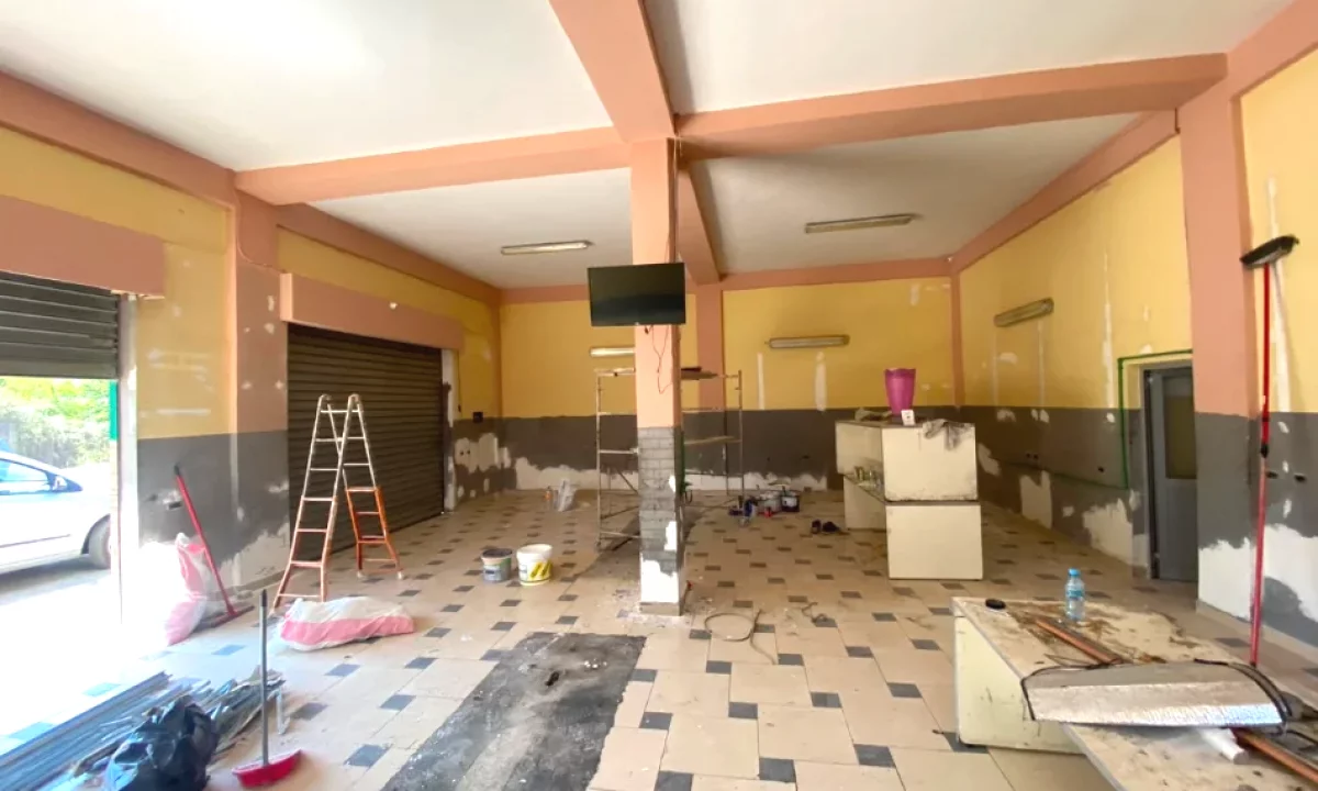 Jepet ambient biznesi+Parking 900 m2+Apartament 3+1 te mobiluar me qira ne Kashar , prane Top Channe