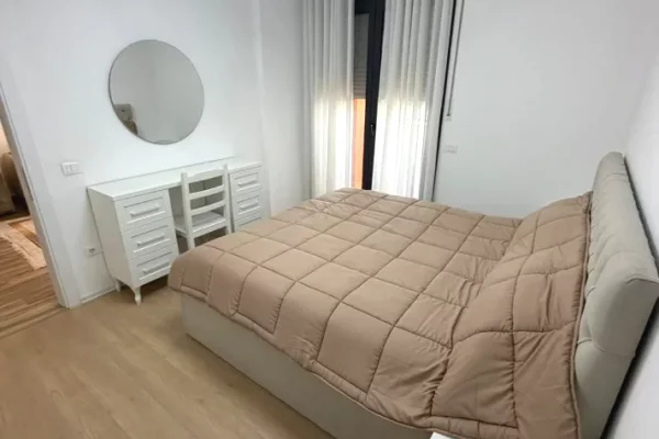 Jepet apartament 1+1 me qira tek Kompleksi Zirkon , Porcelan , Kinostudio , Xhamlliku , Oxhaku .