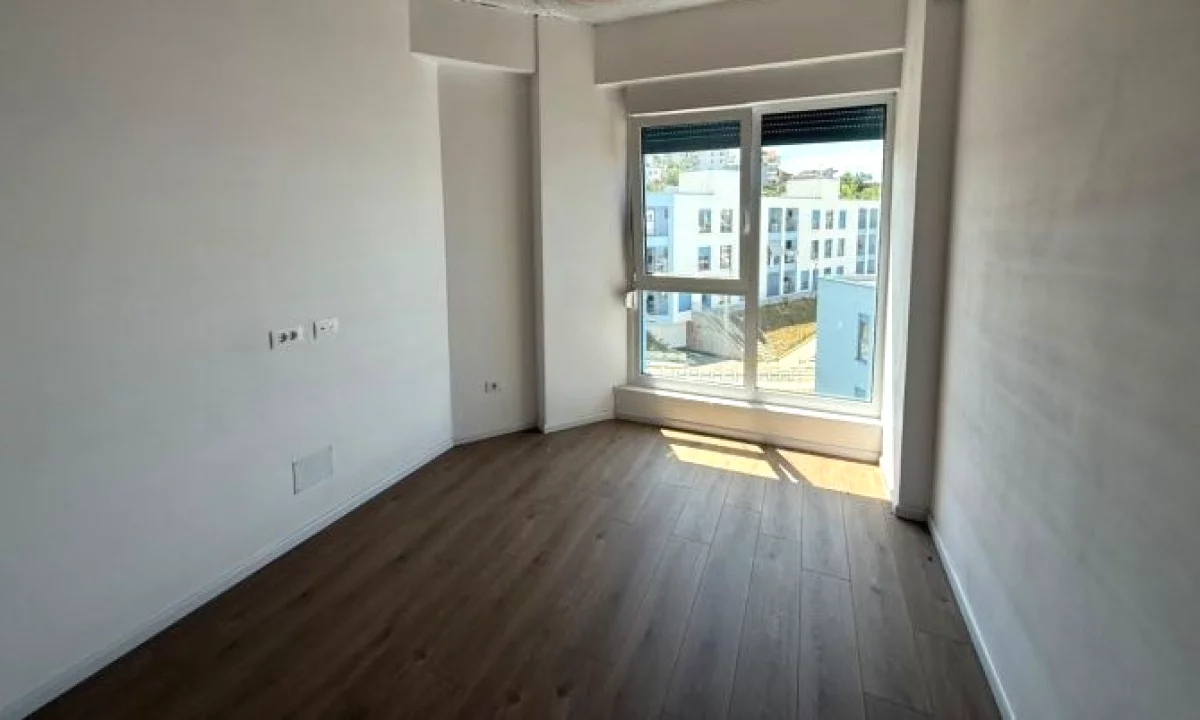 Shtepi ne shitje Apartament ne Tirane, 2+1, Mobilimi Bosh, pa mobiluar, Pagesa 123,000  Euro.