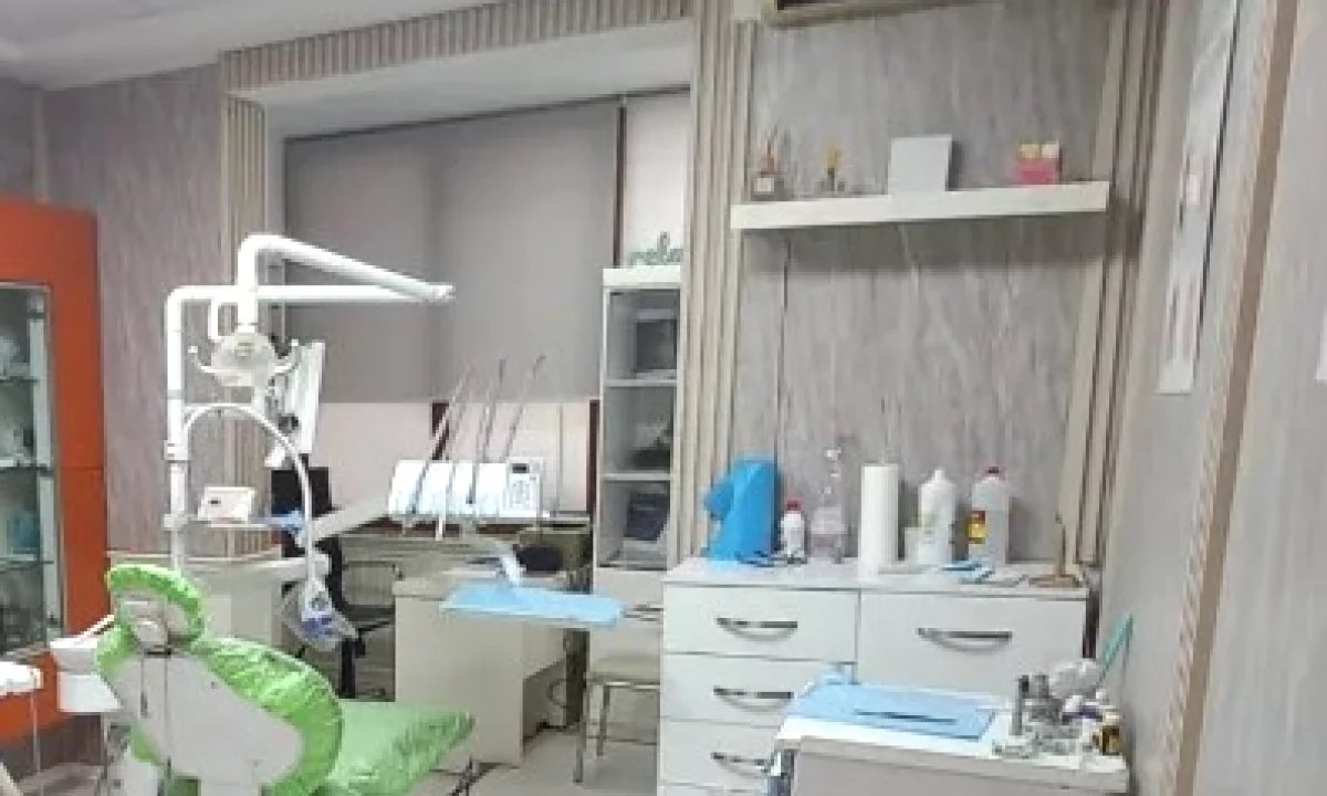 Jepet ambient biznesi me qira tek Komuna e Parisit .