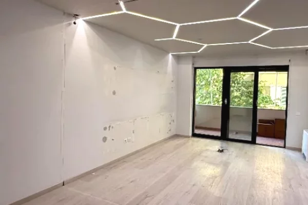 Ambient biznesi me qera 3+1 ne Tirane - 2,000 Euro