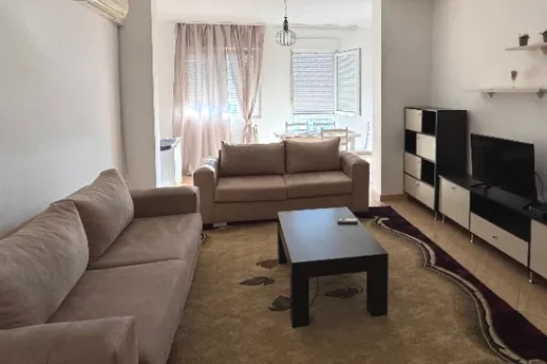 Shtepi me qera 2+1 ne Tirane - 700 Euro