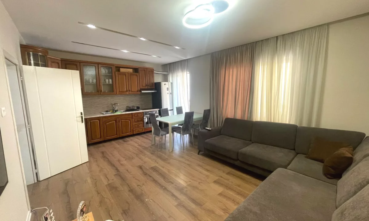 Shtepi me qera Apartament ne Tirane, 2+1, Mobilimi E mobiluar, Pagesa 550  Euro.