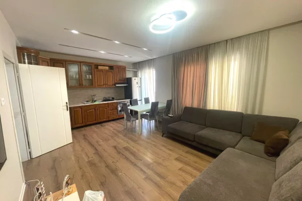 Shtepi me qera 2+1 ne Tirane - 550 Euro