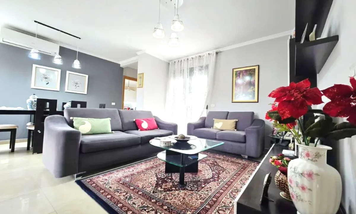 Shtepi ne shitje Apartament ne Tirane, 3+1, Mobilimi E mobiluar, Pagesa 416,000  Euro.