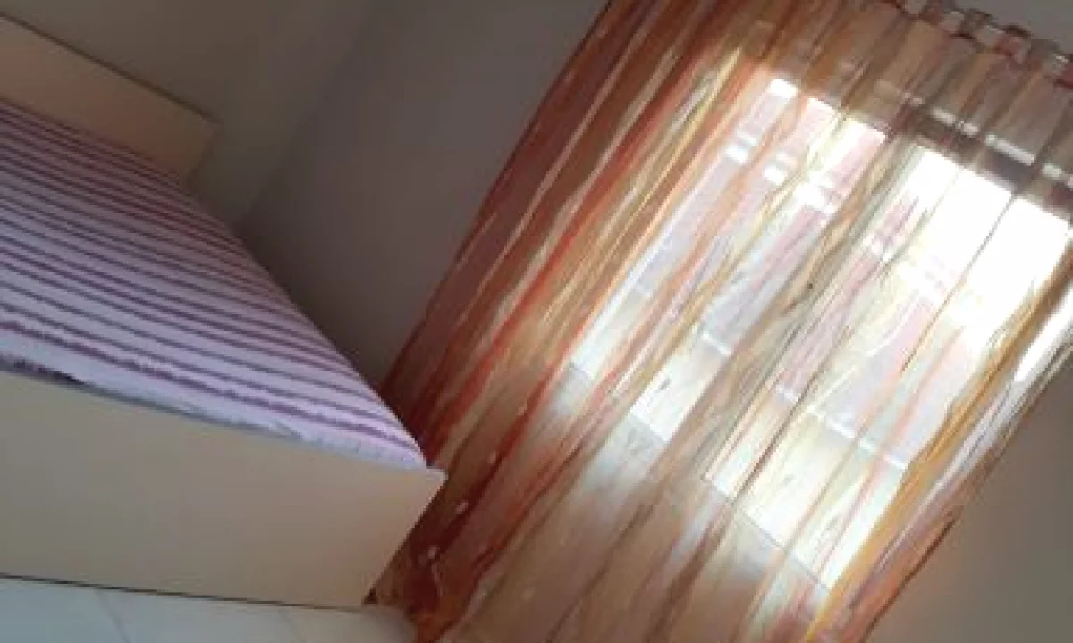 Shtepi me qera Apartament ne Tirane, 3+1, Mobilimi E mobiluar, Pagesa 550  Euro.
