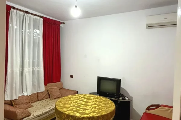 Shtepi me qera 2+1 ne Tirane - 470 Euro