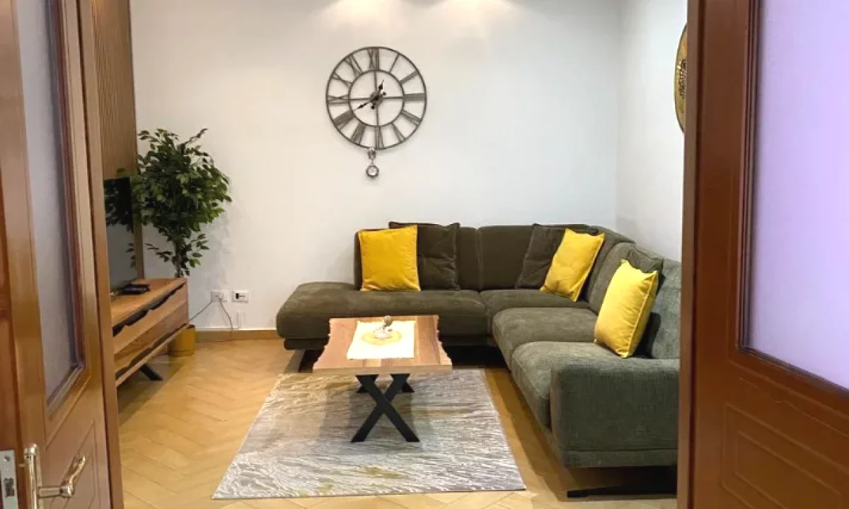 Shtepi me qera Apartament ne Tirane, 2+1, Mobilimi E mobiluar, Pagesa 800  Euro.