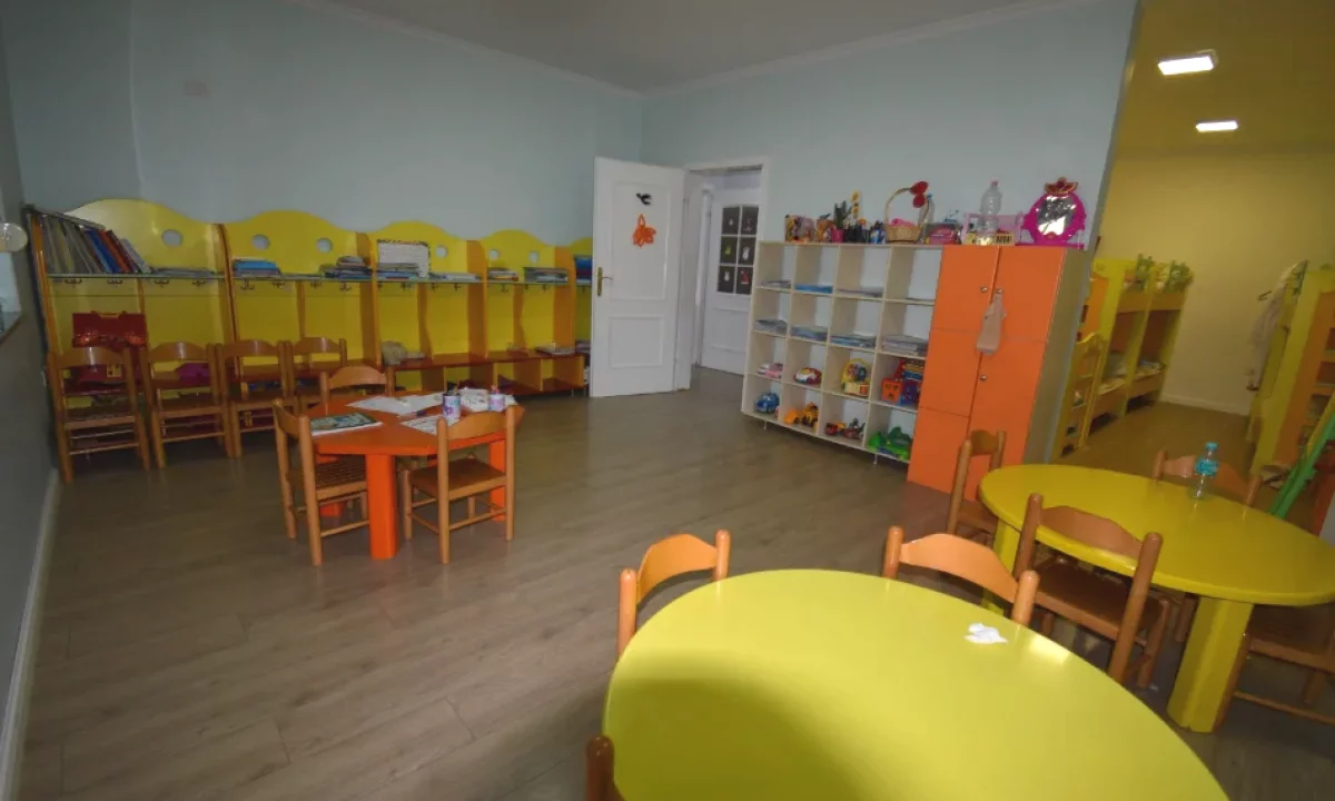 Jepet ambient biznesi me qira tek ish Blloku , prane Spar .