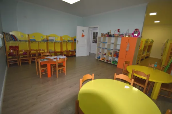 Ambient biznesi me qera 3+1 ne Tirane - 2,500 Euro