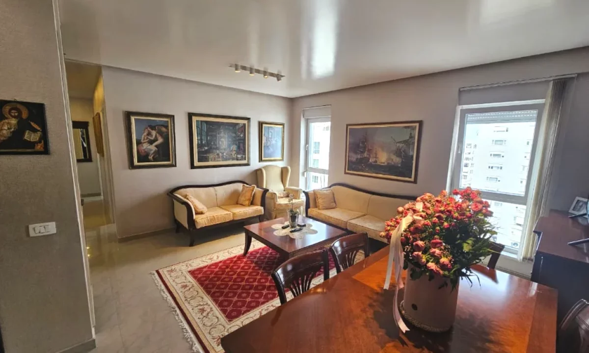 Shtepi ne shitje Apartament ne Tirane, 3+1, Mobilimi E mobiluar, Pagesa 259,000  Euro.