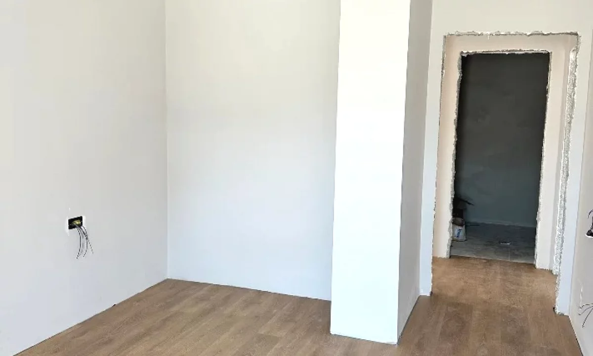 Jepet ambient biznesi me qira tek Kompleksi White City Block , Komuna e Parisit .