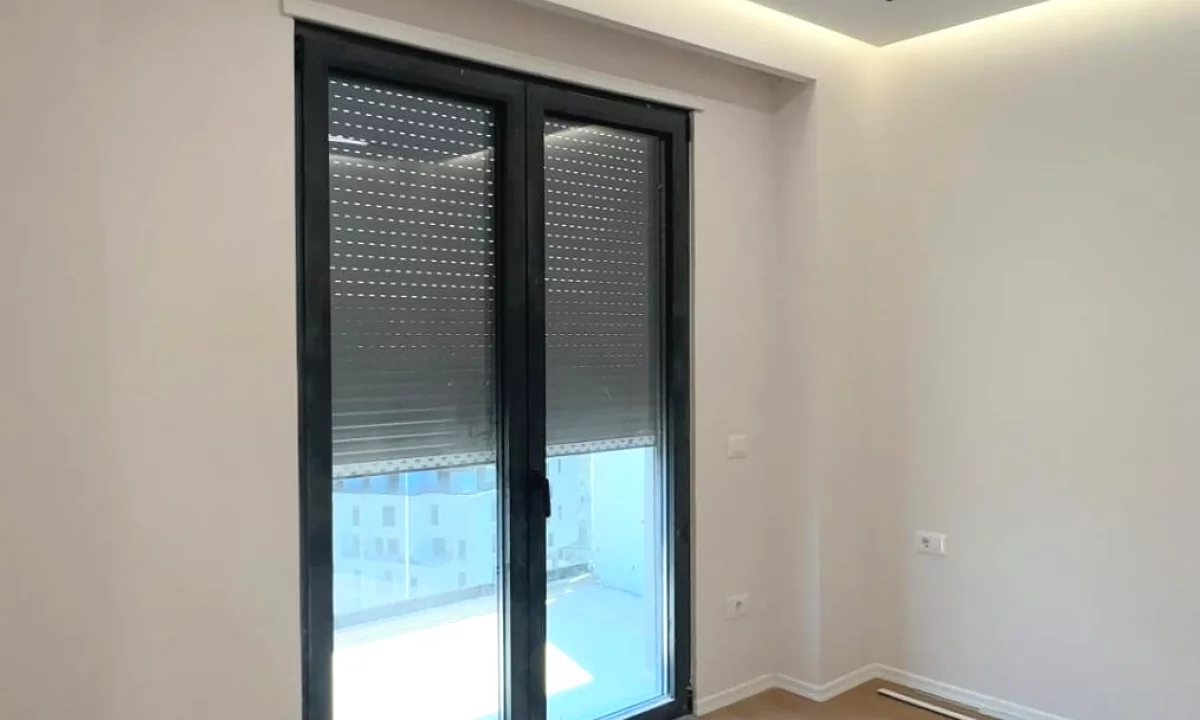 Shtepi ne shitje Apartament ne Tirane, 1+1, Mobilimi Bosh, pa mobiluar, Pagesa 135,000  Euro.