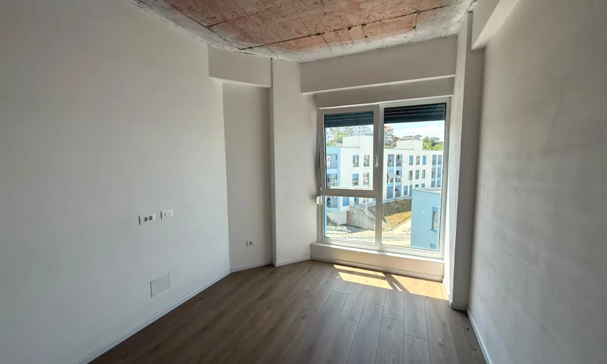 Shtepi ne shitje Apartament ne Tirane, 2+1, Mobilimi Bosh, pa mobiluar, Pagesa 123,000  Euro.