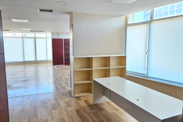 Ambient biznesi me qera 3+1 ne Tirane - 3,000 Euro