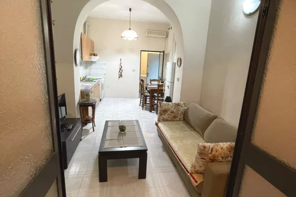 Jepet apartament 1+1 me qira tek Vasil Shanto , rruga Njazi Demi , Stadiumi Dinamo .