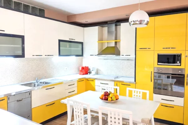 Jepet apartament 1+1 me qira tek Hotel Piazza , Qender , Sheshi Skenderbej .