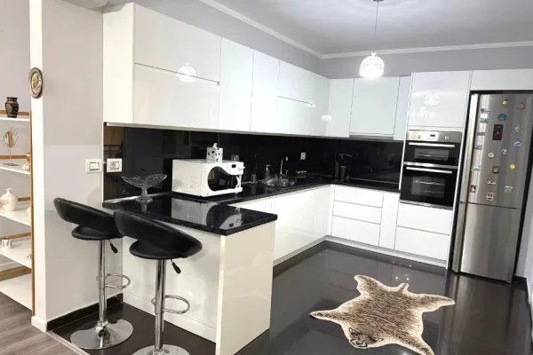 Jepet apartament 2+1+Kuzhine te Vecuar +Verande +Depo+2 Poste Parkimi tek Liqeni i Thate , prane Uni