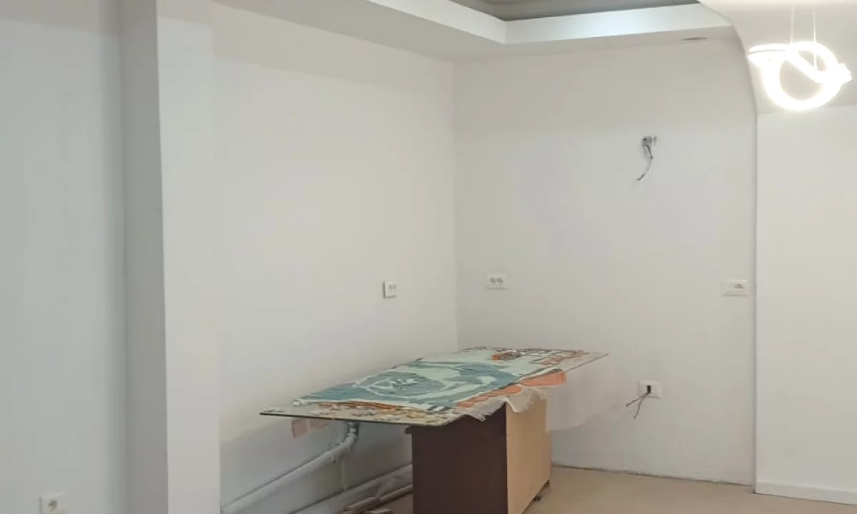 Shtepi ne shitje Apartament ne Tirane, 2+1, Mobilimi Bosh, pa mobiluar, Pagesa 145,000  Euro.