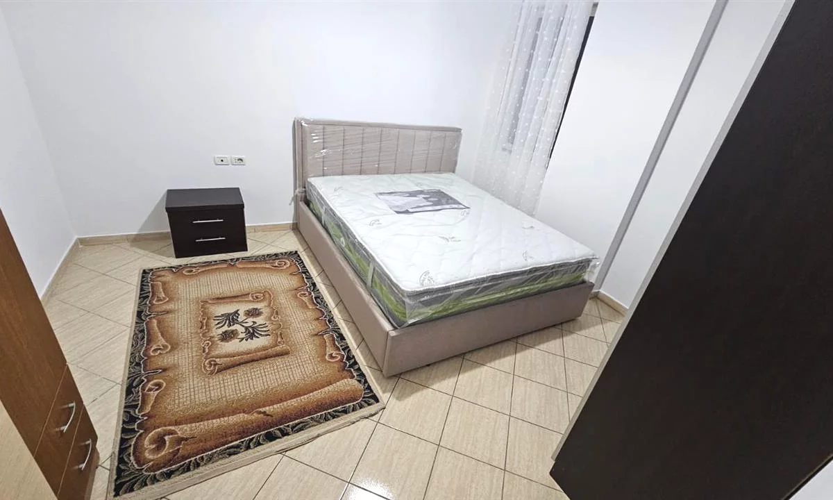 Shtepi me qera Apartament ne Tirane, 1+1, Mobilimi E mobiluar, Pagesa 500  Euro.