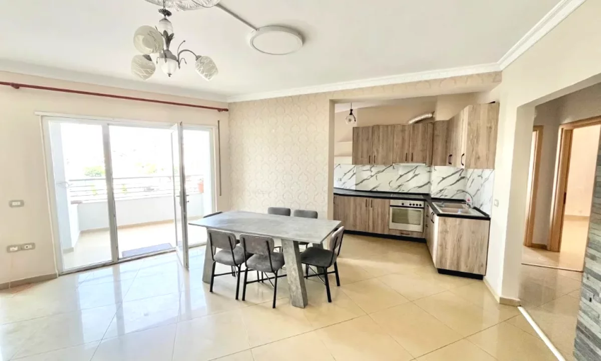 Shtepi me qera Apartament ne Tirane, 3+1, Mobilimi E mobiluar, Pagesa 650  Euro.