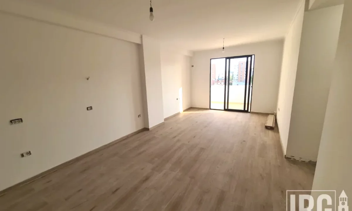 Shtepi ne shitje Apartament ne Tirane, 2+1, Mobilimi Bosh, pa mobiluar, Pagesa 139,000  Euro.