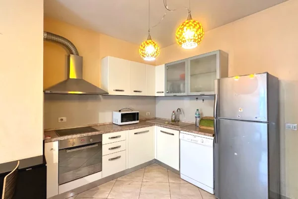 Jepet apartament 1+1 me qira tek ATSH , Pazari i Ri , Rruga e Elbasanit , Shkolla e Baletit .
