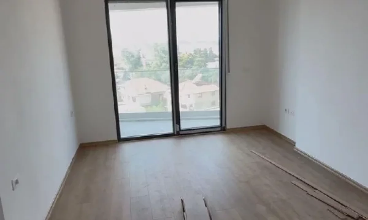 Jepet apartament 1+1 me qira (per zyre apo banim) tek Kompleksi Paralel Living , Rruga Don Bosko , L